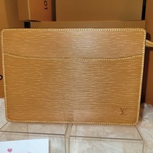 Louis Vuitton Pochette Clutch Crossbody Epi Leather - Excellent